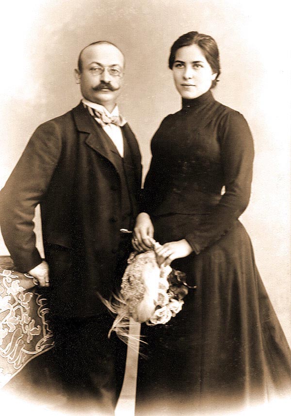 szucszsigaemmaweb.jpg